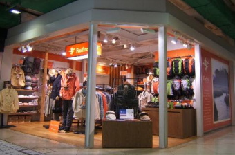 フィッシング関連用品『Foxfire』ブランド等を展開するティムコ<7501>(JQS)は、11月24日の高値657円から短期急落に見舞われ、12月1日には571円まで売り込まれた。 フィッシング関連用品『Foxfire』ブランド等を展開するティムコ<7501>(JQS)は、11月24日の高値657円から短期急落に見舞われ、12月1日には571円まで売り込まれた。