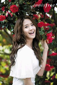 韓国の女性アイドルグループ「少女時代」のメンバー、ユナが優しい印象を与える鹿の瞳をもつ芸能人1位に選ばれた。
