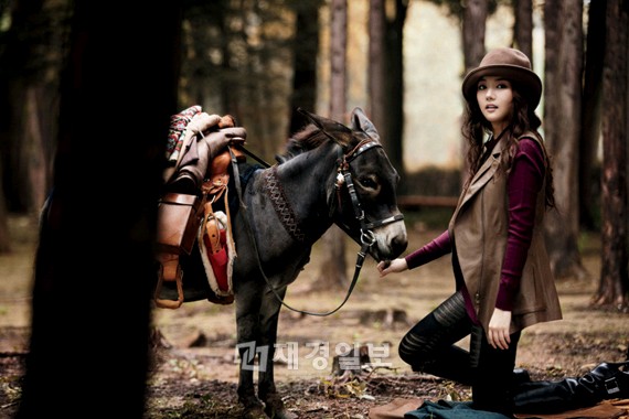 韓国女優パク・ミニョンが異国的でクラシックな雰囲気を漂わせる“秋の女性”になって帰ってきた。