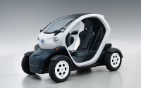 日産自動車が公道走行で実証実験を行う2人乗りの電動小型車両「NISSAN New Mobility CONCEPT」（写真提供：日産自動車）
