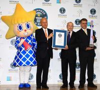 東京スカイツリーのギネス世界記録認定式の様子(写真提供:東武鉄道) 東京スカイツリーのギネス世界記録認定式の様子(写真提供:東武鉄道)