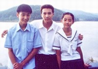 ウォンビンの「何かが違うマナーの手」写真が公開され話題だ。写真=オンラインコミュニティー
ウォンビンの「何かが違うマナーの手」写真が公開され話題だ。写真=オンラインコミュニティー