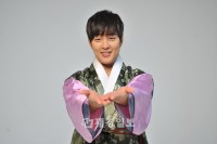 KBSドラマ『自己発光の彼女』に出演するキム・ヒョンジュン(マンネ)とパク・グァンヒョンがフェイスブックを通じて新年の挨拶を伝えた。 KBSドラマ『自己発光の彼女』に出演するキム・ヒョンジュン(マンネ)とパク・グァンヒョンがフェイスブックを通じて新年の挨拶を伝えた。