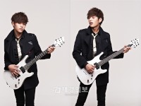 INFINITEのエルがシックなブラック&ホワイトのバンドルックを公開した。 INFINITEのエルがシックなブラック&ホワイトのバンドルックを公開した。