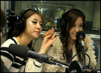 最近、「Lovey Dovey」で各種音楽チャートを席巻しているT-ARA(ティアラ)。彼女らの正直な恋愛トークが公開され話題だ。
最近、「Lovey Dovey」で各種音楽チャートを席巻しているT-ARA(ティアラ)。彼女らの正直な恋愛トークが公開され話題だ。