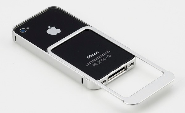 インタレップが公開した「iPhone 4S用アルミバンパー＆フィルムセット」の製品写真（スライド機構）
