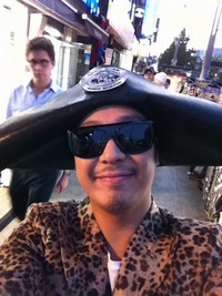 ハハは22日、自身のツイッターに「BIGBANGの新曲最高!高級感がある・・・。BIGBANGのアルバムが出るのは29日だよね?僕の新曲の公開も28日なんだよね。対決することになったか・・・。BIGBANGカッコイイ!もはやアイドルというより国民的歌手だね!」とコメントし、注目を集めた。 ハハは22日、自身のツイッターに「BIGBANGの新曲最高!高級感がある・・・。BIGBANGのアルバムが出るのは29日だよね?僕の新曲の公開も28日なんだよね。対決することになったか・・・。BIGBANGカッコイイ!もはやアイドルというより国民的歌手だね!」とコメントし、注目を集めた。