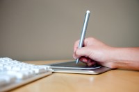 デスクがぐちゃぐちゃに散らかっている人は、忙しすぎて整理する余裕もないのでしょうか。あるいは、デスクが汚いために仕事のがうまくはかどらず、掃除する余裕すらなくなっているのでしょうか? デスクがぐちゃぐちゃに散らかっている人は、忙しすぎて整理する余裕もないのでしょうか。あるいは、デスクが汚いために仕事のがうまくはかどらず、掃除する余裕すらなくなっているのでしょうか?