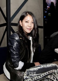 第一毛織の女性服ブランド「EPITAPH」が、8日ソウル江南のクラブ・オクタゴンでローンチパーティーを開催した。 第一毛織の女性服ブランド「EPITAPH」が、8日ソウル江南のクラブ・オクタゴンでローンチパーティーを開催した。