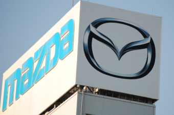 マツダ<7261>(東1)が3月2日の125円をボトムに出直り相場に転じてきた。3月に発行済み株式数が4割も増加する大量のファイナンスを行ったが、無事に終了したことで悪材料出尽くし的な買い物を集め始めている。 マツダ<7261>(東1)が3月2日の125円をボトムに出直り相場に転じてきた。3月に発行済み株式数が4割も増加する大量のファイナンスを行ったが、無事に終了したことで悪材料出尽くし的な買い物を集め始めている。