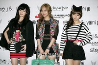 「2012春季ソウルファッションウィーク」でSteve J & Yoni P(スティーブ ジェイアンド ヨニーピー)などのファッションショーが、4日午後ソウル松坡区オリンピック公演平和の広場で開催された。 「2012春季ソウルファッションウィーク」でSteve J & Yoni P(スティーブ ジェイアンド ヨニーピー)などのファッションショーが、4日午後ソウル松坡区オリンピック公演平和の広場で開催された。