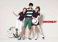 カジュアルブランド「UNIONBAY（ユニオンベイ）」が、KARA（カラ）のカン・ジヨン、ハン・スンヨンと俳優イ・ミンギによる2012年夏の広告を公開した。