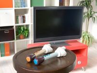 指型リモコン「テレビの手」(写真:タカラトミーアーツ) 指型リモコン「テレビの手」(写真:タカラトミーアーツ)