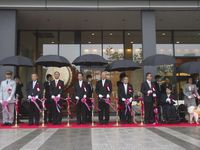 テープカットの様子(写真:東武鉄道) テープカットの様子(写真:東武鉄道)