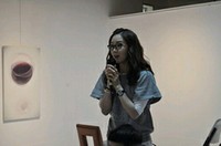 女優チェ・ジウが20日、京畿道(キョンギド)加平(カピョン)にあるガイル美術館の“一日名誉キュレーター”に任命され、韓国私立美術館協会主催の「2012ミュージアムフェスティバル」に出席した。 女優チェ・ジウが20日、京畿道(キョンギド)加平(カピョン)にあるガイル美術館の“一日名誉キュレーター”に任命され、韓国私立美術館協会主催の「2012ミュージアムフェスティバル」に出席した。