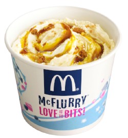 日本マクドナルドは16日、人気のひんやりデザート「マックフルーリー」の新フレーバー「マックフルーリー　キャラメルプリン」を17日から期間限定で、全国のマクドナルド店舗で販売すると発表した。