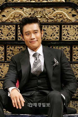 映画『光海、王になった男』の製作発表会が、13日午前、ソウルCGVで開かれ、イ・ビョンホン、リュ・スンリョン、ハン・ヒョジュ、キム・イングォンらが出席した。 映画『光海、王になった男』の製作発表会が、13日午前、ソウルCGVで開かれ、イ・ビョンホン、リュ・スンリョン、ハン・ヒョジュ、キム・イングォンらが出席した。