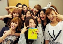 ガールズグループEXID(イーエックスアイディー)と先輩ガールズグループSecret(シークレット)の特別な仲の良さがネットユーザーの注目を引いている。写真= EXID公式ツイッター ガールズグループEXID(イーエックスアイディー)と先輩ガールズグループSecret(シークレット)の特別な仲の良さがネットユーザーの注目を引いている。写真= EXID公式ツイッター