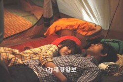 tvN水木ドラマ『第3病院』が、オ・ジホとスヨンが一緒に眠る写真を公開し話題だ。 tvN水木ドラマ『第3病院』が、オ・ジホとスヨンが一緒に眠る写真を公開し話題だ。