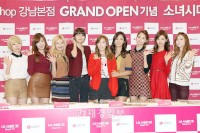 ソウルでのサイン会に登場した少女時代 ソウルでのサイン会に登場した少女時代