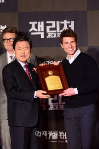 映画『アウトロー』、主演のトム・クルーズらが釜山でプロモーション トム・クルーズ、釜山市長（2）