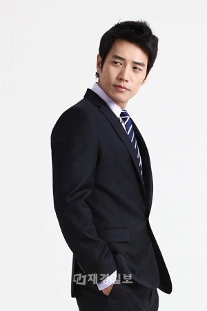 俳優のチュ・サンウクが、4年連続男性服ブランド「MINE M HOMME」の専属モデルに抜擢された。写真=MINE M HOMME 俳優のチュ・サンウクが、4年連続男性服ブランド「MINE M HOMME」の専属モデルに抜擢された。写真=MINE M HOMME