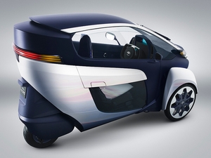 コンセプトカー「TOYOTA i-ROAD」(画像:トヨタ自動車) コンセプトカー「TOYOTA i-ROAD」(画像:トヨタ自動車)