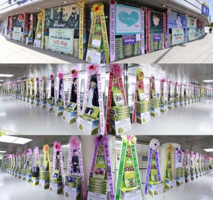 アイドルグループINFINITEの国内外ファンが、コンサートに大規模なドリーミー米花輪を送った。 アイドルグループINFINITEの国内外ファンが、コンサートに大規模なドリーミー米花輪を送った。