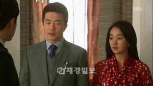 ドラマ『野王』で、クォン・サンウと東方神起ユンホのファッションにも注目が集まっている。 ドラマ『野王』で、クォン・サンウと東方神起ユンホのファッションにも注目が集まっている。