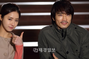 MBC新ドラマ『男が愛する時』の主人公を演じるソン・スンホンとシン・セギョンが、ツーショット写真を公開し注目を集めている。写真=ブリスメディア MBC新ドラマ『男が愛する時』の主人公を演じるソン・スンホンとシン・セギョンが、ツーショット写真を公開し注目を集めている。写真=ブリスメディア