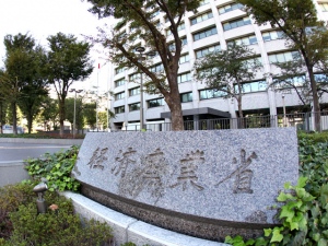関西電力と九州電力の電気料金値上げが認可された。