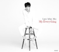 イ・ミンホの1stアルバム「My Everything」のジャケット写真3種が22日から1枚ずつ公開されている。写真はType-Bのジャケット写真。
