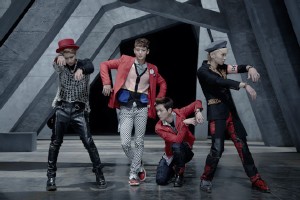 3枚目アルバム「Chapter 2」の活動をスタートさせたSHINeeが、アルバムチャート1位に輝いた。写真=SMエンターテインメント 3枚目アルバム「Chapter 2」の活動をスタートさせたSHINeeが、アルバムチャート1位に輝いた。写真=SMエンターテインメント