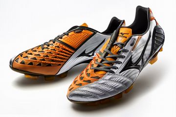 「WAVE IGNITUS3 MD」(画像:ミズノ) 「WAVE IGNITUS3 MD」(画像:ミズノ)