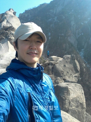 俳優ユン・サンヒョンが登山マニアだったことが最近分かり話題となっている。写真=オンラインコミュニティ掲示板 俳優ユン・サンヒョンが登山マニアだったことが最近分かり話題となっている。写真=オンラインコミュニティ掲示板