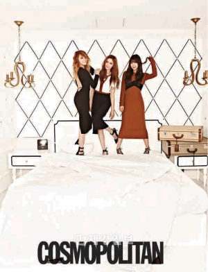 ORANGE CARAMELのリジ、ナナ、レイナのグラビア及びインタビューが、「COSMOPOLITAN」8月号で公開された。 ORANGE CARAMELのリジ、ナナ、レイナのグラビア及びインタビューが、「COSMOPOLITAN」8月号で公開された。