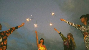 2NE1(トゥエニーワン)が、軽快なリズムでテンションが高まる新曲「DO YOU LOVE ME」のミュージックビデオを公開した。写真=YGエンターテインメント 2NE1(トゥエニーワン)が、軽快なリズムでテンションが高まる新曲「DO YOU LOVE ME」のミュージックビデオを公開した。写真=YGエンターテインメント