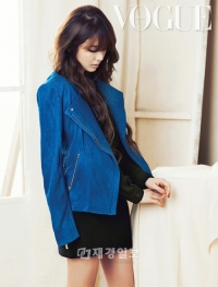 ユン・ウネがファッション誌『VOGUE KOREA』で、ニューヨークテイストのコンテンポラリーブランド、theoryとコラボしたグラビアを公開した。写真=VOGUE KOREA ユン・ウネがファッション誌『VOGUE KOREA』で、ニューヨークテイストのコンテンポラリーブランド、theoryとコラボしたグラビアを公開した。写真=VOGUE KOREA