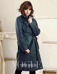 ユン・ウネがファッション誌『VOGUE KOREA』で、ニューヨークテイストのコンテンポラリーブランド、theoryとコラボしたグラビアを公開した。写真=VOGUE KOREA ユン・ウネがファッション誌『VOGUE KOREA』で、ニューヨークテイストのコンテンポラリーブランド、theoryとコラボしたグラビアを公開した。写真=VOGUE KOREA