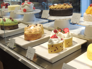 東京のお洒落な街、表参道にある寿スピリッツ<2222>(東2・売買単位100株)のアントルメグラッセと生グラスの店、『GLACIEL』(グラシェル)を訪問した。 東京のお洒落な街、表参道にある寿スピリッツ<2222>(東2・売買単位100株)のアントルメグラッセと生グラスの店、『GLACIEL』(グラシェル)を訪問した。