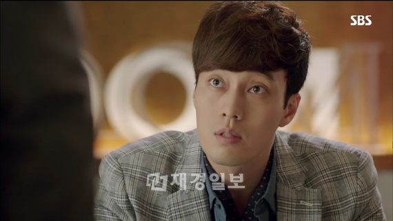 水木ドラマ視聴率1位の座を固守しているSBSドラマ『主君の太陽』の人気が熱い。特に、ジュンウォン役を演じているソ・ジソブのラグジュアリーなスーツファッションに対する関心が高まっている。 水木ドラマ視聴率1位の座を固守しているSBSドラマ『主君の太陽』の人気が熱い。特に、ジュンウォン役を演じているソ・ジソブのラグジュアリーなスーツファッションに対する関心が高まっている。