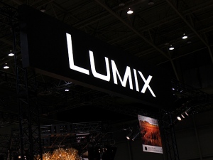 パナソニックは、世界最小ボディに一眼の高画質性能を凝縮したミラーレス一眼カメラLUMIX GMを発売する。 パナソニックは、世界最小ボディに一眼の高画質性能を凝縮したミラーレス一眼カメラLUMIX GMを発売する。