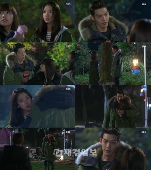 SBS水木ドラマ『相続者たち』では、キム・ウビンがパク・シネを力強く抱きしめ、お茶の間の女性視聴者の心を揺さぶった。 SBS水木ドラマ『相続者たち』では、キム・ウビンがパク・シネを力強く抱きしめ、お茶の間の女性視聴者の心を揺さぶった。