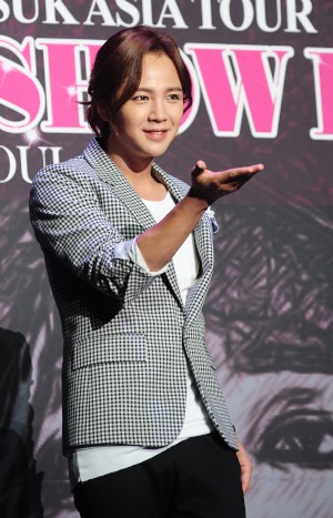 チャン・グンソクを応援するためにファンが支援に出た。 チャン・グンソクを応援するためにファンが支援に出た。