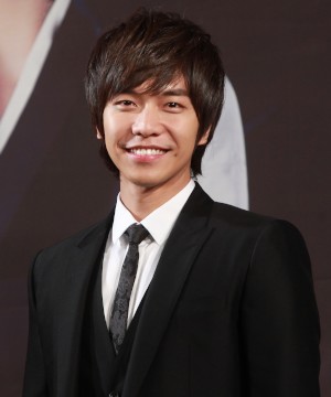 昆虫の一生を俳優兼歌手のイ・スンギの声で聞くことになった。 昆虫の一生を俳優兼歌手のイ・スンギの声で聞くことになった。