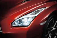 日産自動車は19日、高級スポーツカー「NISSAN GT-R」をマイナーチェンジした14年モデルを12月2日に発売すると発表した。 日産自動車は19日、高級スポーツカー「NISSAN GT-R」をマイナーチェンジした14年モデルを12月2日に発売すると発表した。