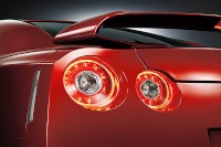 日産自動車は19日、高級スポーツカー「NISSAN GT-R」をマイナーチェンジした14年モデルを12月2日に発売すると発表した。 日産自動車は19日、高級スポーツカー「NISSAN GT-R」をマイナーチェンジした14年モデルを12月2日に発売すると発表した。