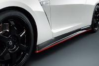 日産自動車は19日、高級スポーツカー「GT-R」の特別モデル「NISMO」を2月末から発売すると発表した。
