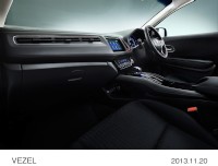 ホンダは20日、第43回東京モーターショー2013で、新ジャンルのクルマ「VEZEL(ヴェゼル)」の市販予定車を公開した。 ホンダは20日、第43回東京モーターショー2013で、新ジャンルのクルマ「VEZEL(ヴェゼル)」の市販予定車を公開した。