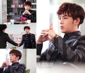 俳優チャン・グンソクが、約4年ぶりに髪を短く切った感想を明かした。写真=グループエイト 俳優チャン・グンソクが、約4年ぶりに髪を短く切った感想を明かした。写真=グループエイト